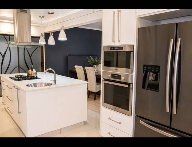 3 BEDROOM FREEHOLD FOR SALE IN FARRARMERE